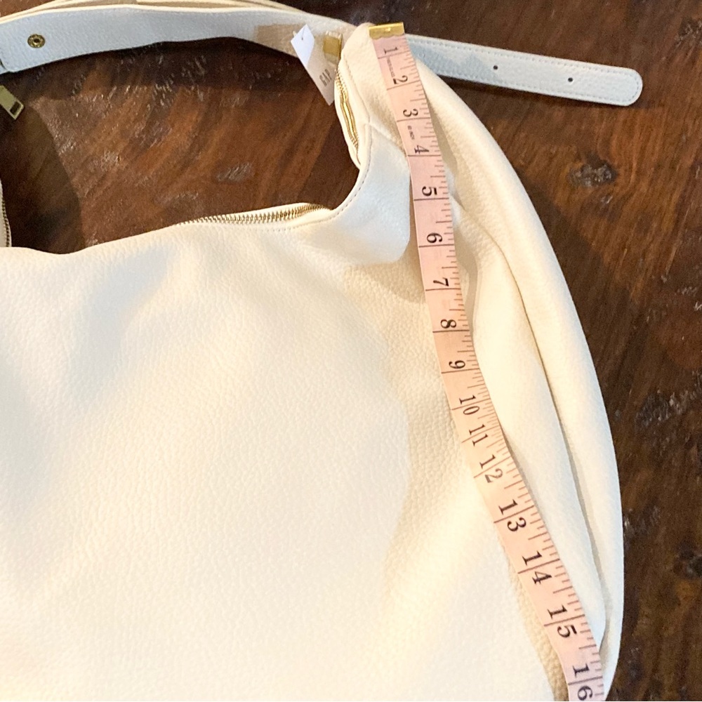 NWT GAP White Hobo Shoulder Bag - Picture 13 of 16